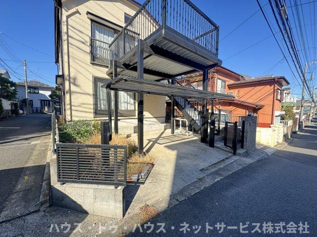 ハウスウイング２号棟の駐車場
