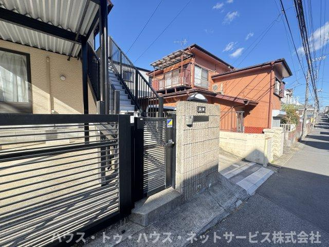 ハウスウイング２号棟のエントランス