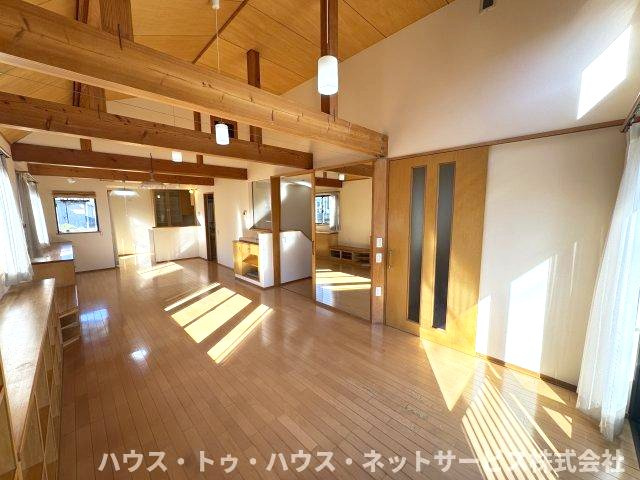 ハウスウイング２号棟の居間・リビング