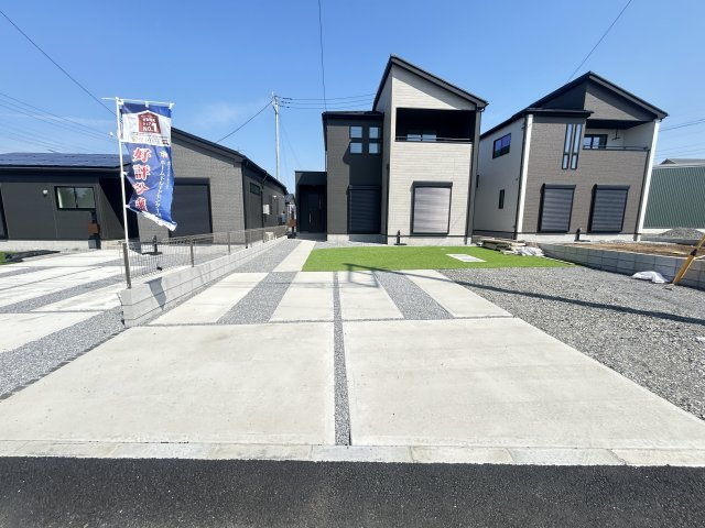 新築　太田市新田上江田町　GRAFARE　5号棟の駐車場|現地写真　駐車スペースは並列3台分可能です！

