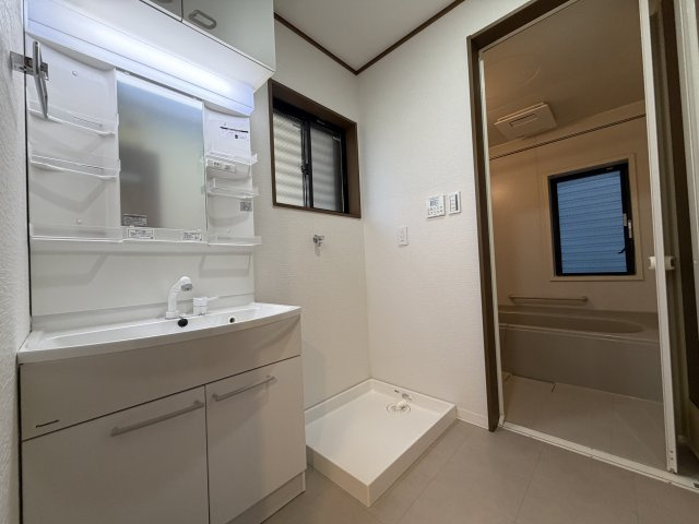 武庫町2丁目　リフォーム済み中古戸建の独立洗面台