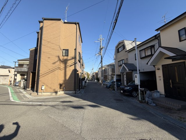 武庫町2丁目　リフォーム済み中古戸建の前面道路含む現地写真