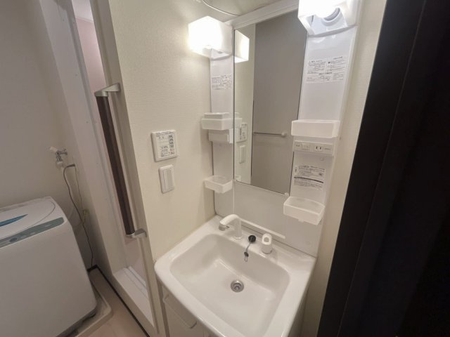 明るい色調の室内です