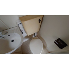 落ち着いた色調のトイレです