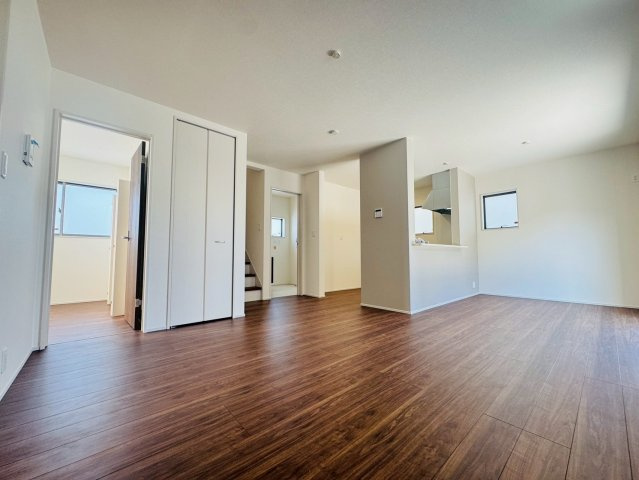 ■■うるま市与那城屋慶名－3号棟（全3棟）の居間・リビング|おしゃれなリビングです