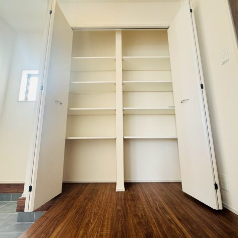 ■■うるま市与那城屋慶名－3号棟（全3棟）の収納|十分な収納スペースがあります