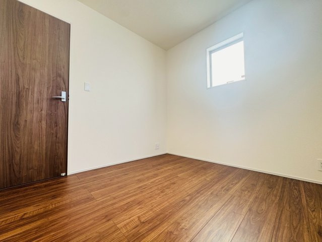 ■■うるま市与那城屋慶名－3号棟（全3棟）の洋室|明るい洋室です