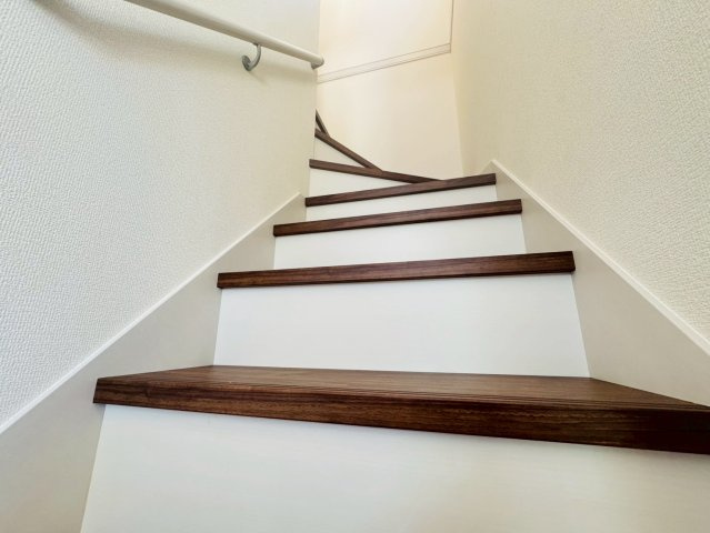 ■■うるま市与那城屋慶名－3号棟（全3棟）の内装|明るい色調の室内です