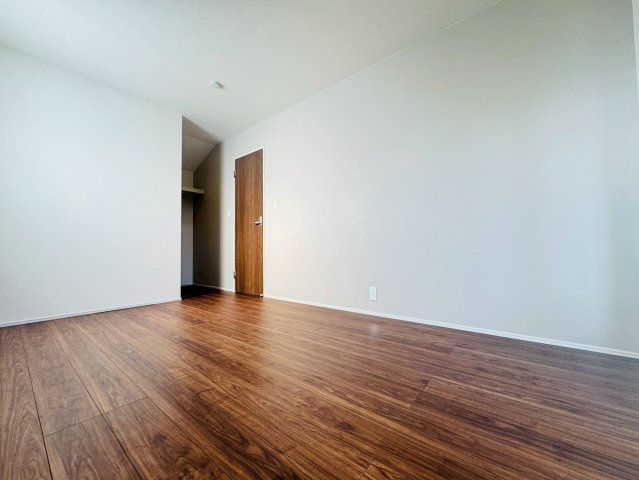 ■■うるま市与那城屋慶名－3号棟（全3棟）の洋室|明るい洋室です