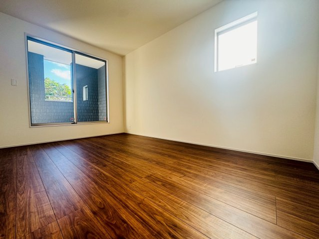 ■■うるま市与那城屋慶名－3号棟（全3棟）の洋室|広々とした洋室です