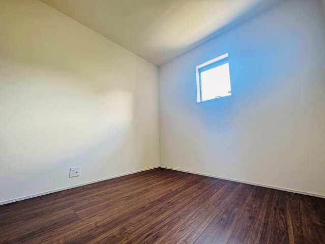 ■■うるま市与那城屋慶名－3号棟（全3棟）の洋室|きれいな洋室です