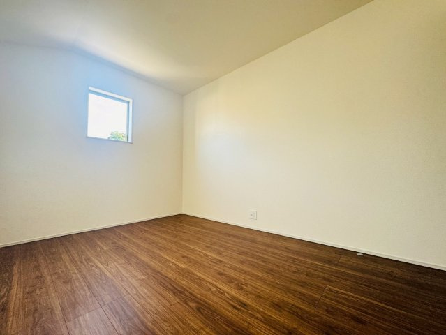 ■■うるま市与那城屋慶名－3号棟（全3棟）の洋室|ゆったりした洋室です