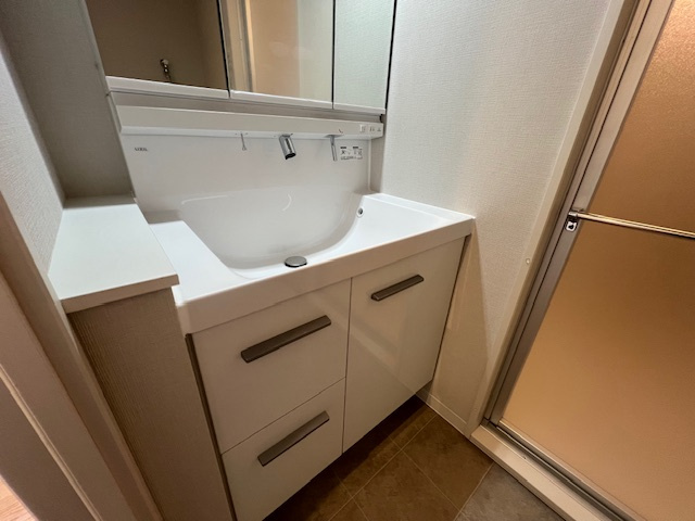 【独立洗面台】 | ナイスステージ湘南台 | 独立洗面台あり、毎朝おしゃれに忙しい女性の方におすすめです