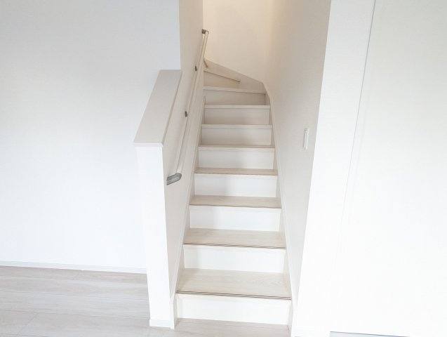 水戸市河和田12期の内装|リビング階段で家族のコミュニケーションが生まれます