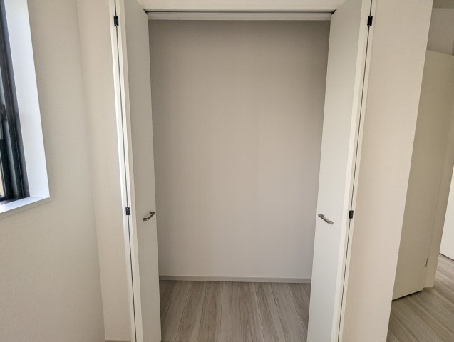 水戸市河和田12期の収納|広々クローゼットがあり、お部屋をすっきりとお使いいただけます。