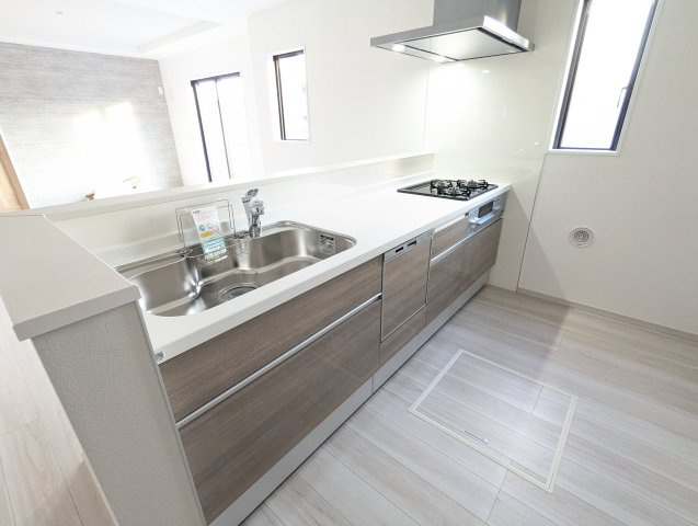 水戸市河和田12期のキッチン|カウンター越しからリビングが見渡せるので、お子様の様子を見守りながらお料理が作れる嬉しいカウンターキッチン♪