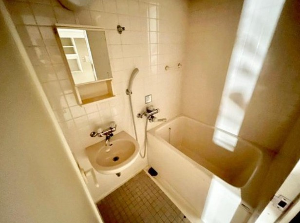 【浴室】 | 朝日シティパリオ板橋本町 | ２点ユニットなので、洗面台もしっかりとあります！