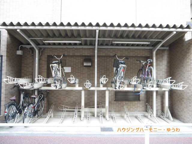 【駐輪場】 | 朝日シティパリオ板橋本町 | 屋根付きの駐輪場となっていますので、雨の日でも大切な自転車が濡れずに済みます。