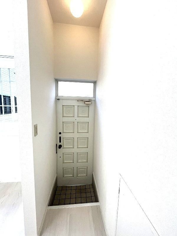 ローズアパート(Q-057)の玄関