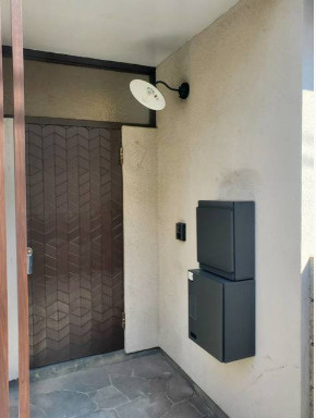 ココベル三軒茶屋　角部屋　南面リビング　宅配BOX　カウンターキッチンのエントランス