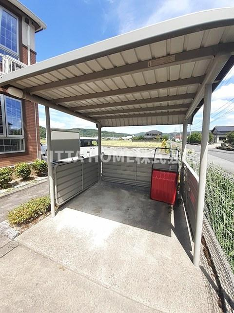 メゾンフランＥのその他共用部分|屋根付きの駐輪場は無料で使用ＯＫ☆彡