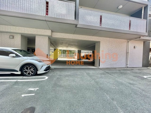 プリマヴェーラ花の木　弐番館の駐車場|駐車スペースもあります※同タイプのお部屋となります。