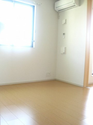 【居間・リビング】 | レジデンス来人 | リビングです