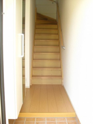 【玄関】 | レジデンス来人 | 明るい玄関です