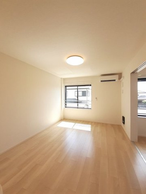 【居間・リビング】 | 綿屋Ⅶ | 居間です