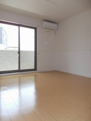 【居間・リビング】 | ＢＥＡＲＳⅡ | こちらの居間で趣味の時間をお楽しみください