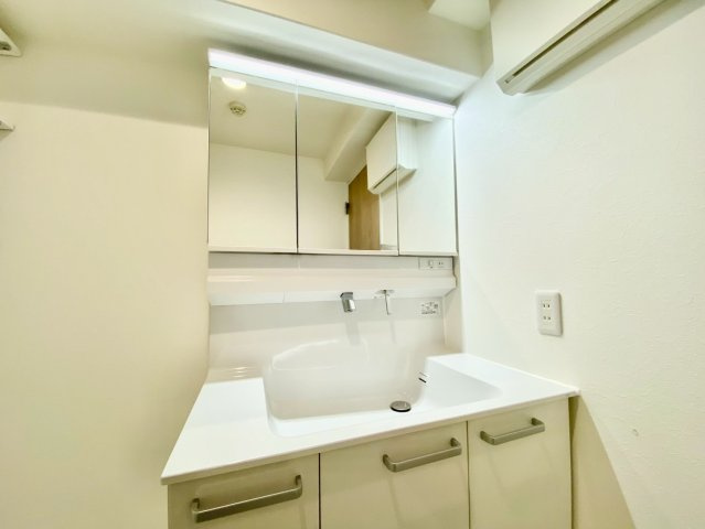 朝日プラザ広瀬川の独立洗面台