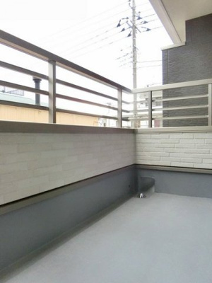 【バルコニー】 | ジュネス藤・Ⅲ | 外からの目が気にならないバルコニーで洗濯物が干せます