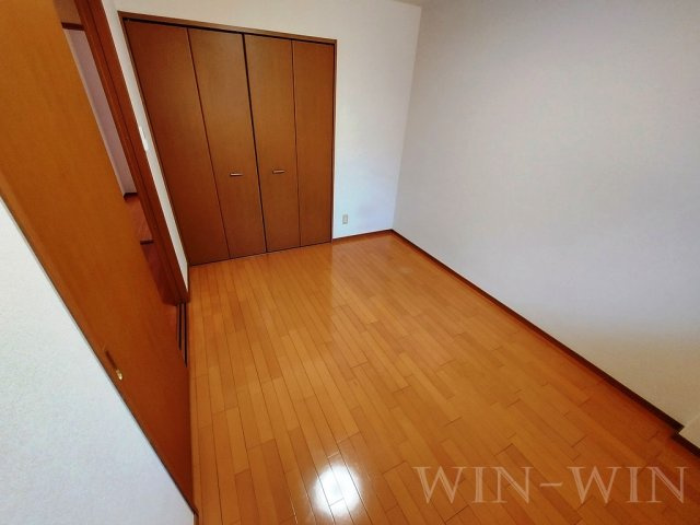 ブロードタウン神野 B棟の寝室