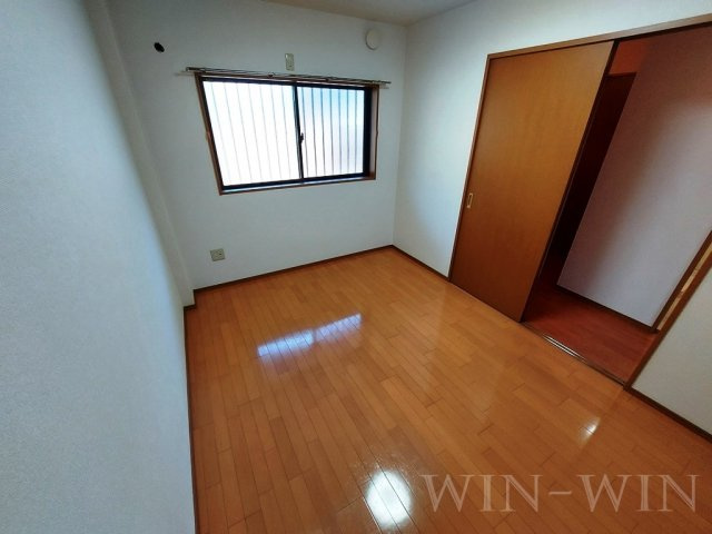 ブロードタウン神野 B棟の寝室