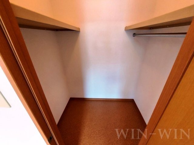 ブロードタウン神野 B棟の収納