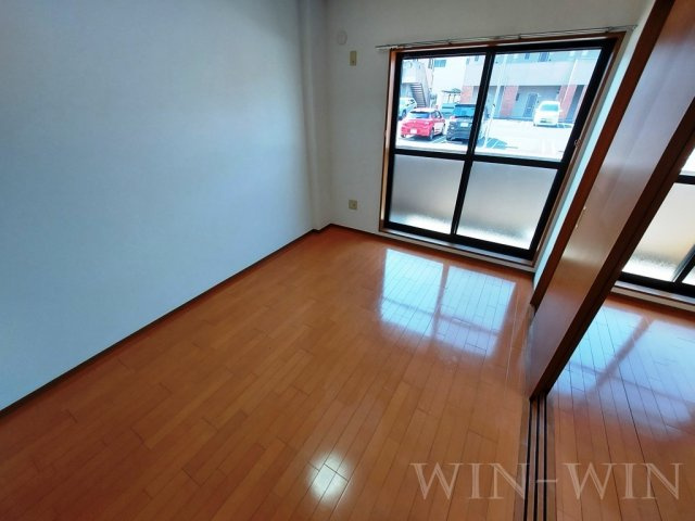 ブロードタウン神野 B棟の寝室