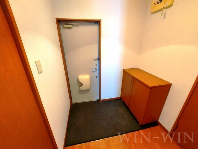 ブロードタウン神野 B棟の玄関