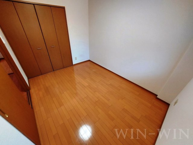 ブロードタウン神野 B棟の寝室