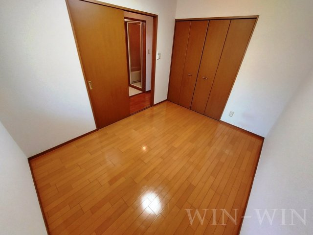 ブロードタウン神野 B棟の寝室