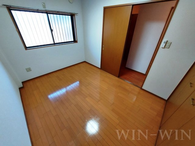 ブロードタウン神野 B棟の寝室