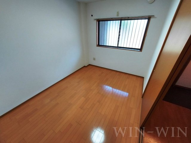 ブロードタウン神野 B棟の寝室