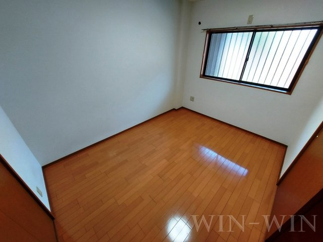 ブロードタウン神野 B棟の寝室