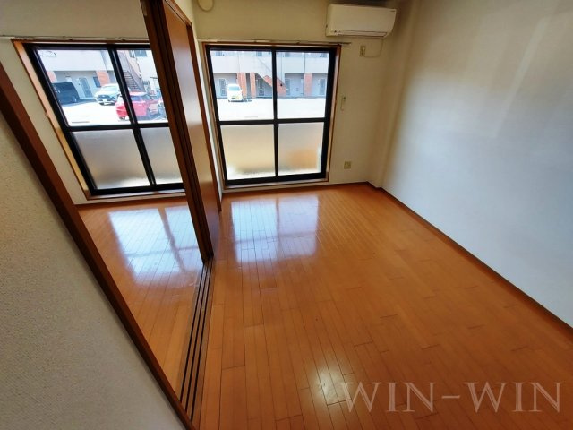 ブロードタウン神野 B棟の居間・リビング