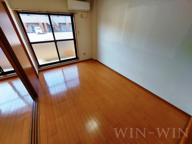 ブロードタウン神野 B棟の居間・リビング