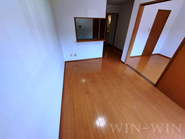 ブロードタウン神野 B棟の居間・リビング