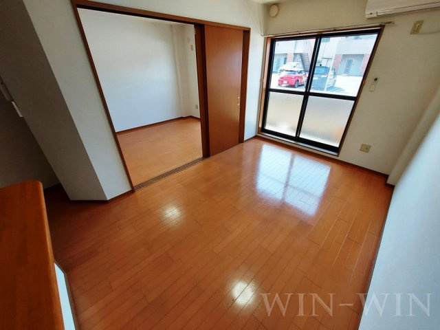 ブロードタウン神野 B棟の居間・リビング