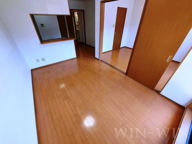 ブロードタウン神野 B棟の居間・リビング