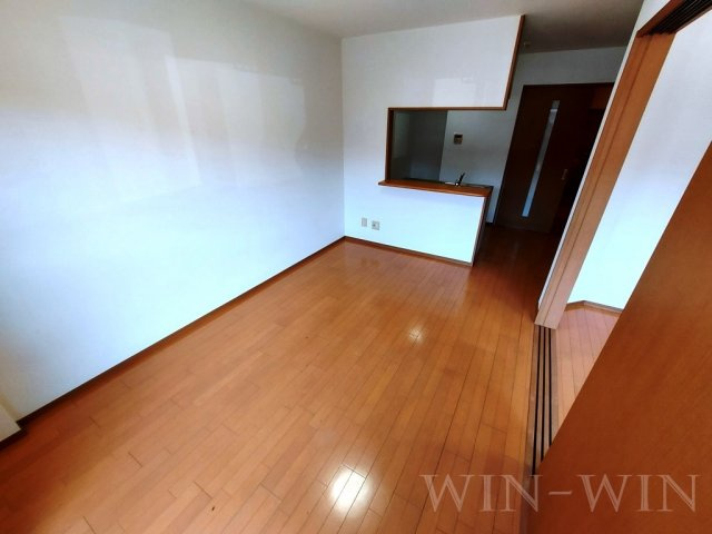 ブロードタウン神野 B棟の居間・リビング