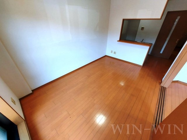 ブロードタウン神野 B棟の居間・リビング