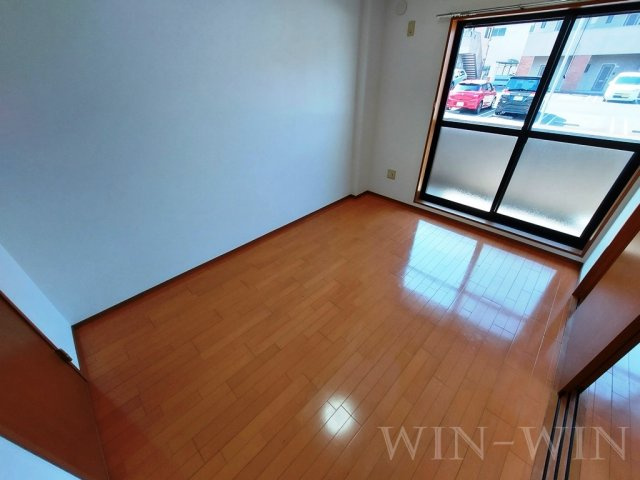 ブロードタウン神野 B棟の寝室